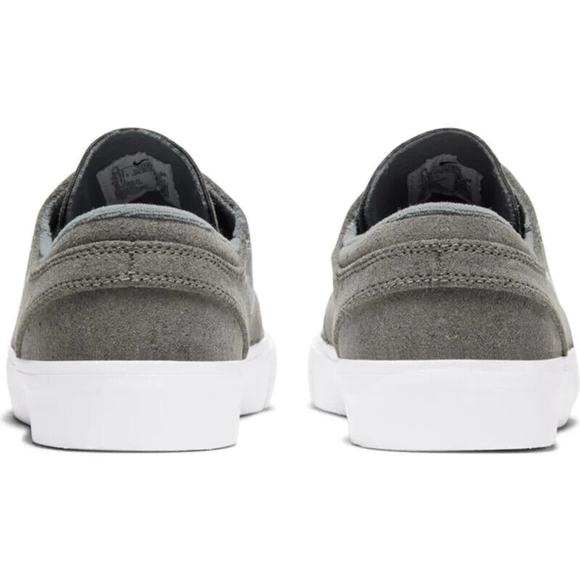 Athletic_Shoes